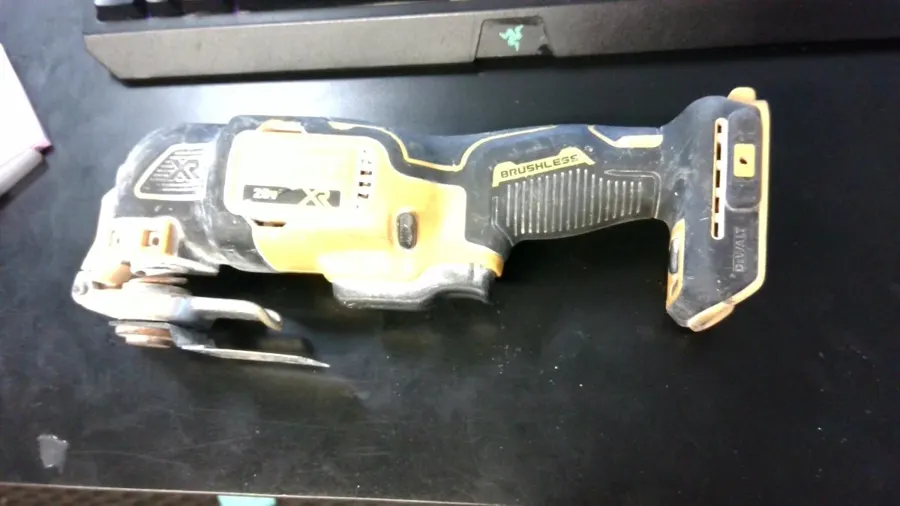 DeWalt DCS356 20V Oscillating Multi-Tool with Battery & Charger