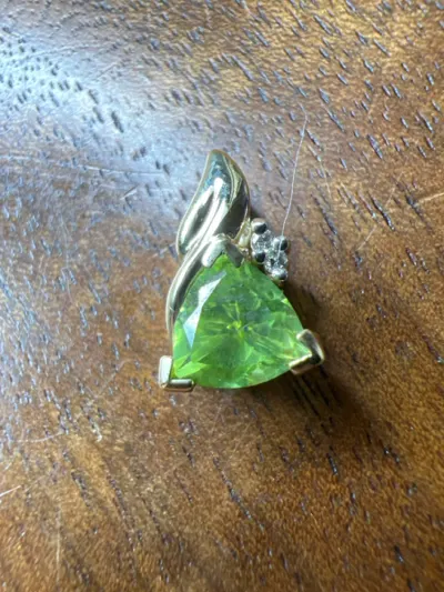 Pendant Green Stone 2 Diamonds .02 Carat T.W. 14K Yellow Gold 0.77dwt