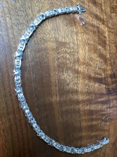 Gold-Diamond Bracelet 18 Diamonds .18 Carat T.W. 10K White Gold 4.5D