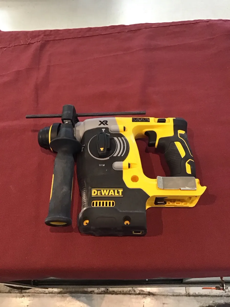 DeWalt 20V Rotary DCH273 Hammer Drill