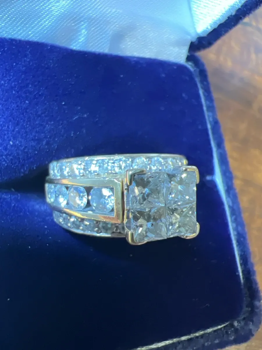 Lady's Ring 38 Diamonds 2.40 Carat T.W. 14K Yellow Gold