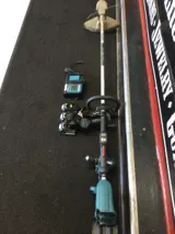 Makita 18V XRU09 Cordless String Trimmer with 3 Batteries, Charger and Harness photo 2
