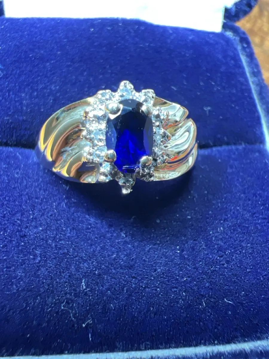 Blue Stone Lady's Stone Ring 10K Yellow Gold 1.5dwt Size 7.5