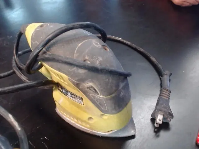 Ryobi CFS1503G Sander