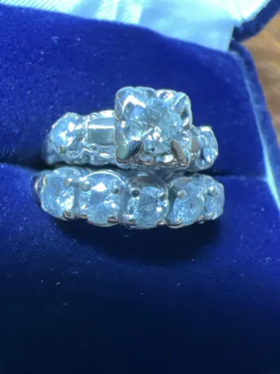 Lady's Gold-Diamond Anniversary Ring 8 Diamonds 1.40 Carat T.W. 14K