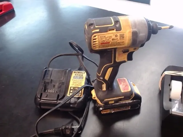 DeWalt DCF787 20V Impact Driver with Battery & Charger
