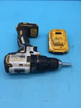 DeWalt DCD777 20V Cordless Drill photo 3
