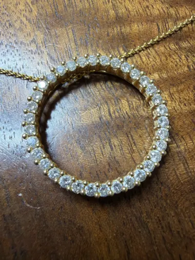 19" Necklace and Pendant with Diamonds. 14K Yellow Gold
