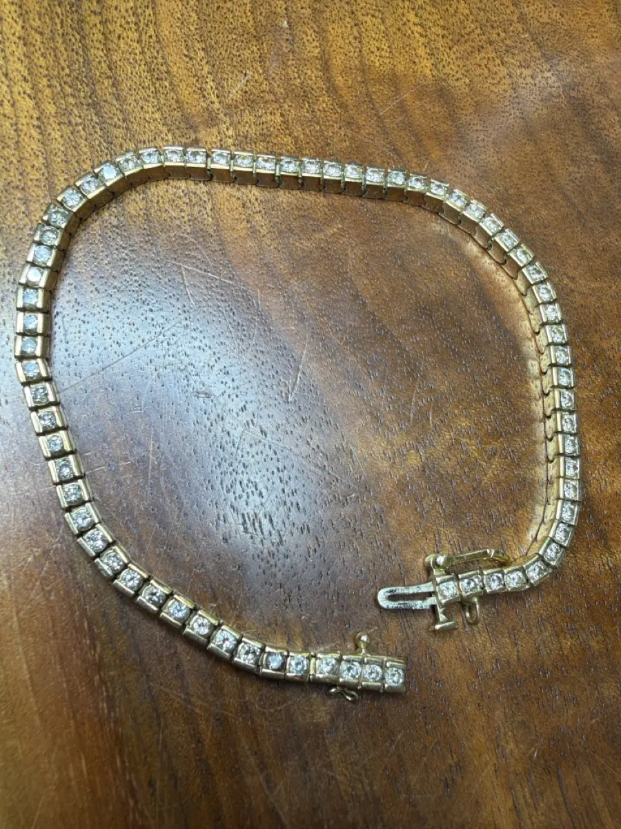 Gold-Diamond Bracelet 70 Diamonds 2.10 Carat T.W. 10K Yellow Gold 8"