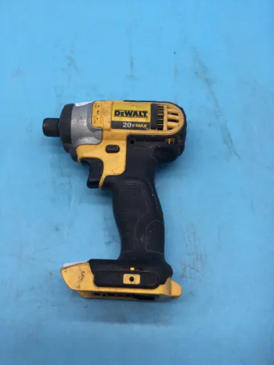 DeWalt Driver 20V Model DCF885