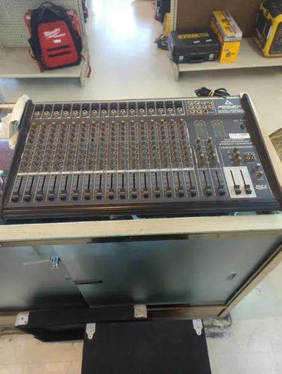 Peavey Unity Series 2002-16 RQ 16-Channel Mixer