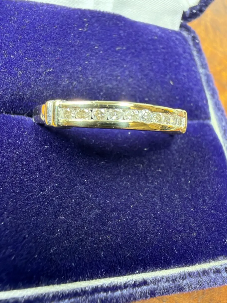 Lady's Diamond Wedding Band 10 Diamonds .10 Carat T.W. 10K Yellow Gold