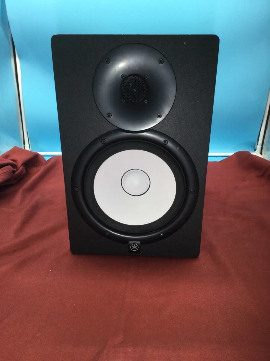 Speaker Yamaha Model HS8
