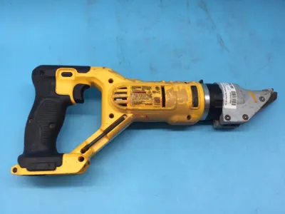 DeWalt DCS494 20V Metal Shear Cutter with 5Ah Battery & Charger