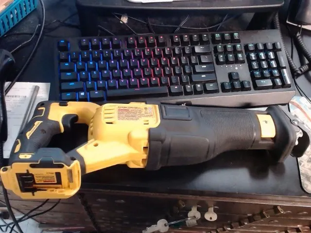 DeWalt 20V Reciprocating Saw DCS384 with Battery & Charger