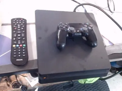 Sony PS4 - System - CUH-2215B - 1TB