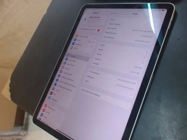 Apple iPad Air A2316 256GB Tablet