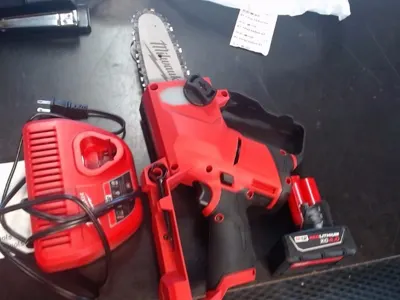 Milwaukee Chainsaw with Battery & Charger C29